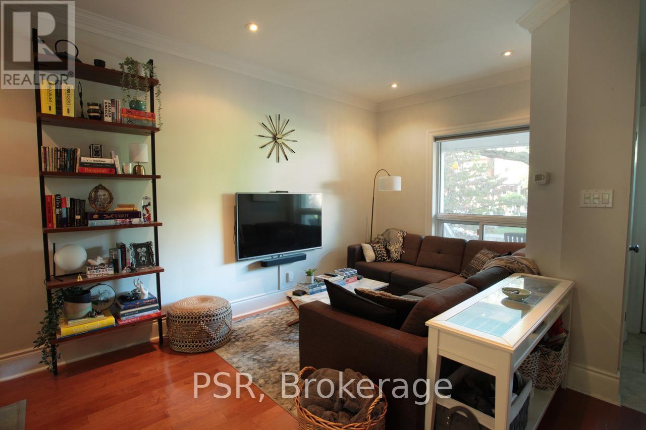 993 Logan Avenue, Toronto, Ontario  M4K 3E6 - Photo 6 - E12462622