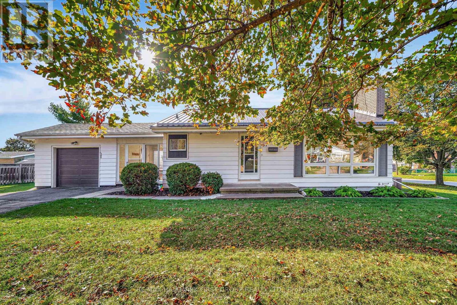 37 Elizabeth Crescent, Belleville, Ontario  K8N 1K7 - Photo 1 - X12462812
