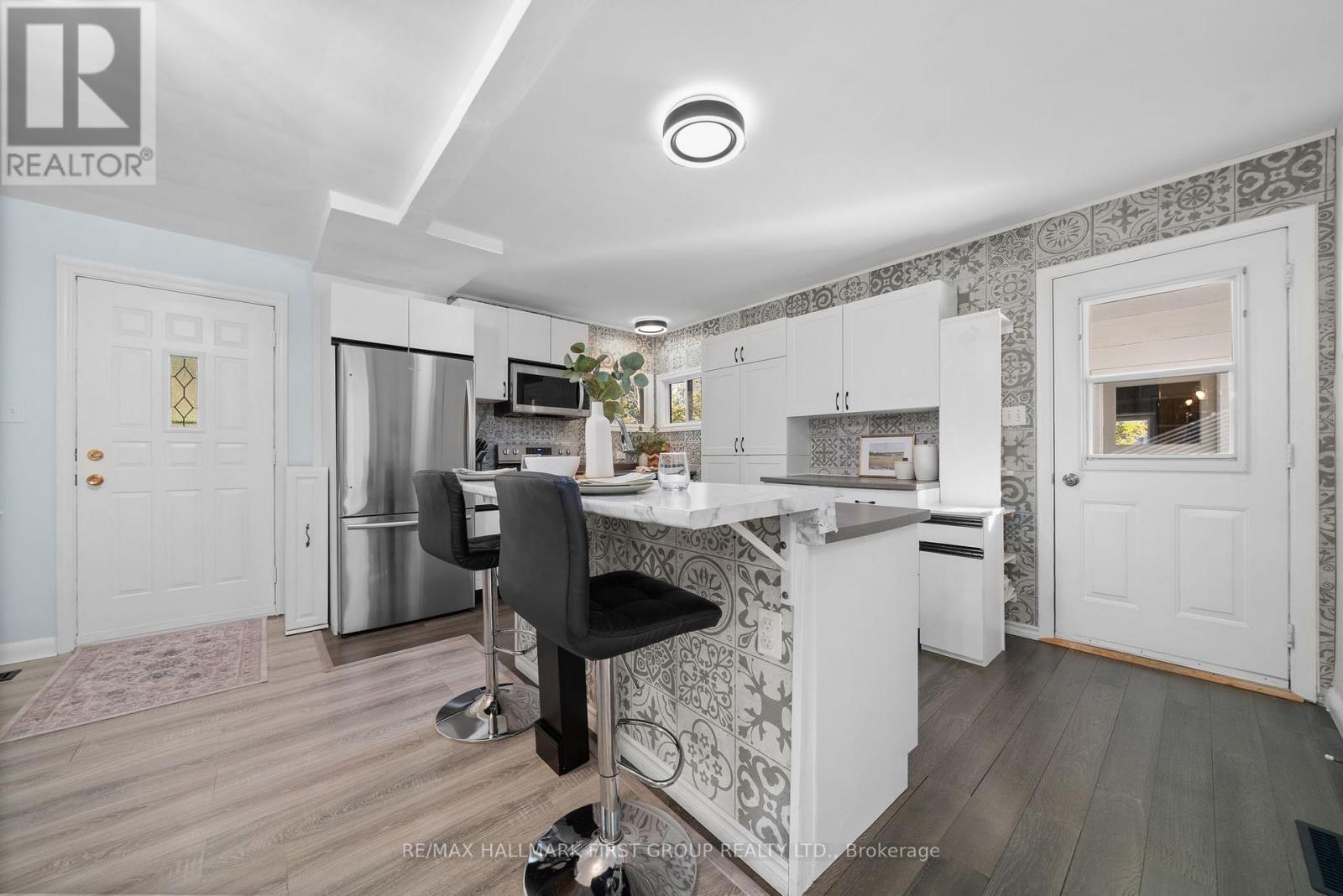 37 Elizabeth Crescent, Belleville, Ontario  K8N 1K7 - Photo 6 - X12462812