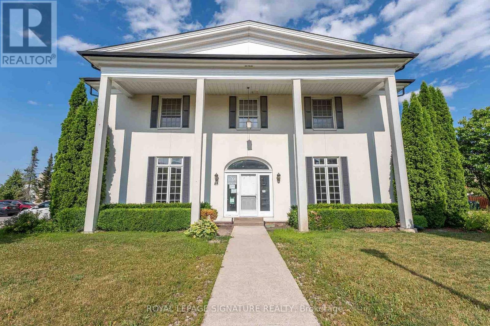 83 Dawson Manor Boulevard, Newmarket, Ontario  L3X 2H5 - Photo 2 - N12462612