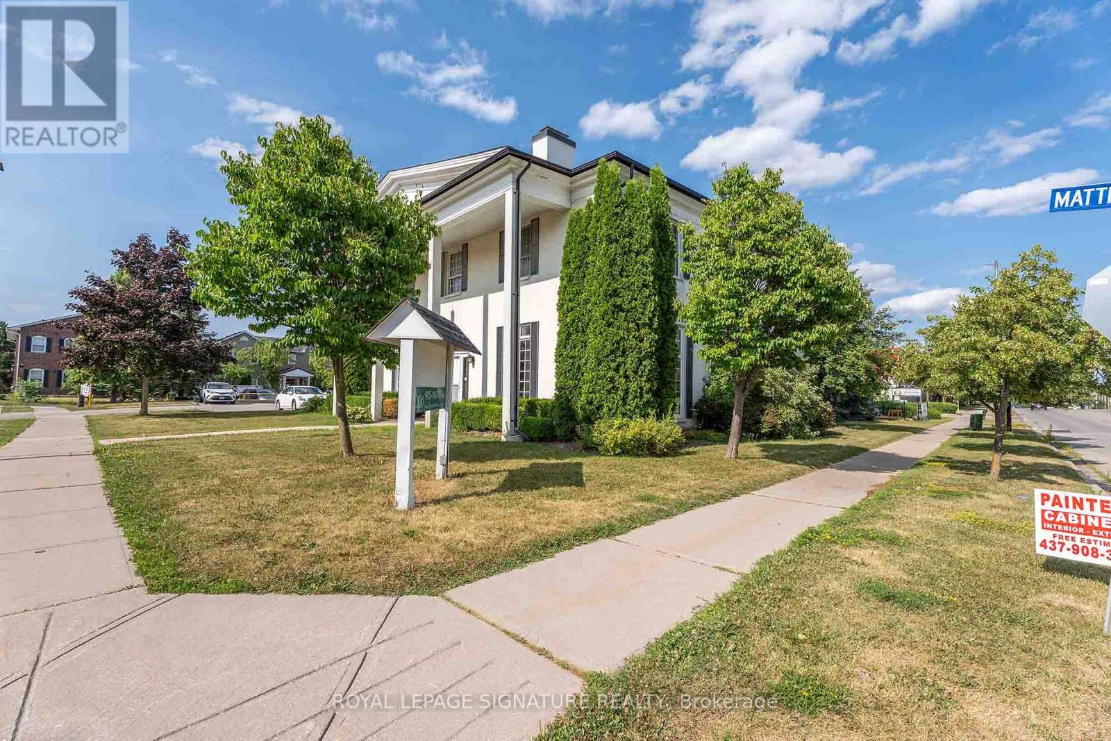 83 Dawson Manor Boulevard, Newmarket, Ontario  L3X 2H5 - Photo 3 - N12462612