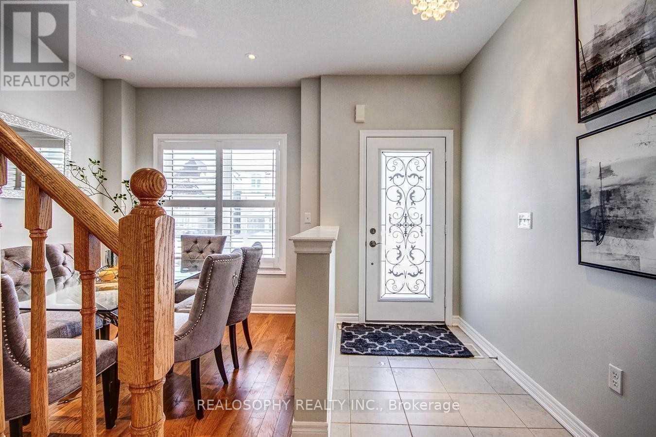 16 John Moore Road, East Gwillimbury, Ontario  L9N 0P4 - Photo 3 - N12462630