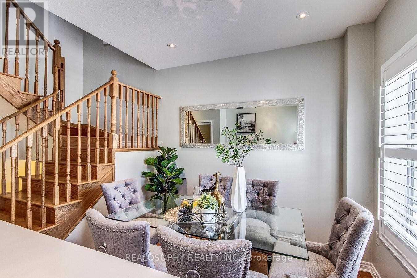 16 John Moore Road, East Gwillimbury, Ontario  L9N 0P4 - Photo 5 - N12462630