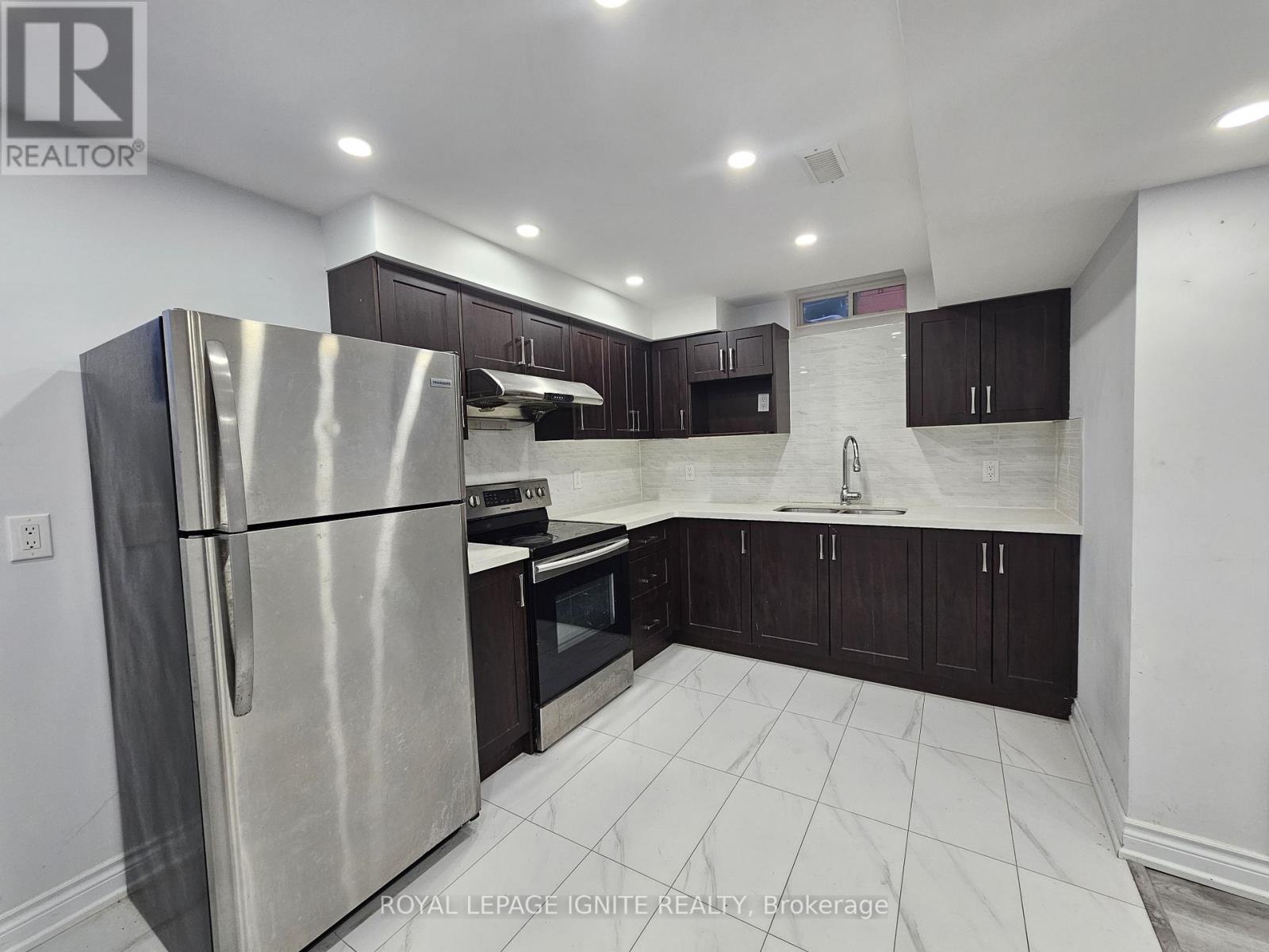 41 Gordon Weeden Road, Markham, Ontario  L6E 2G4 - Photo 4 - N12462640