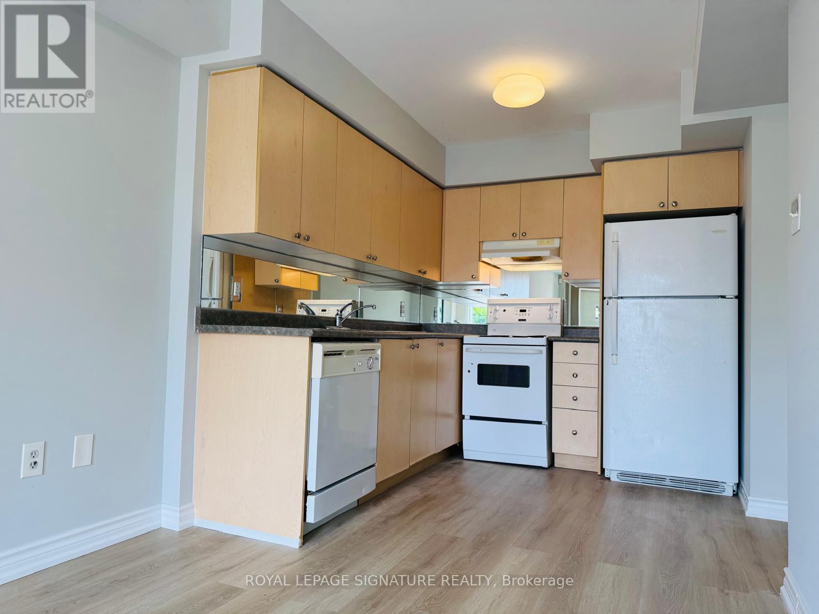 28 - 2285 Bur Oak Avenue, Markham, Ontario  L6E 0B9 - Photo 3 - N12462683
