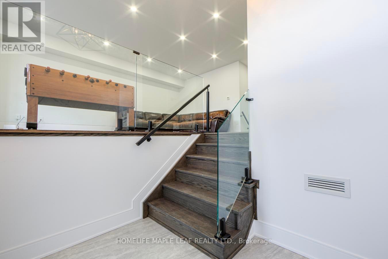 90 Scanlon Avenue, Bradford West Gwillimbury, Ontario  L3Z 1G6 - Photo 4 - N12462731