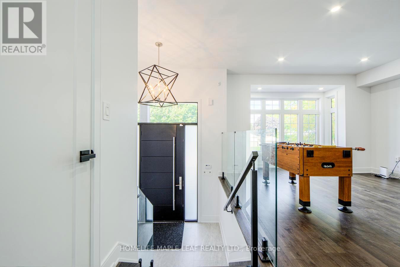 90 Scanlon Avenue, Bradford West Gwillimbury, Ontario  L3Z 1G6 - Photo 5 - N12462731