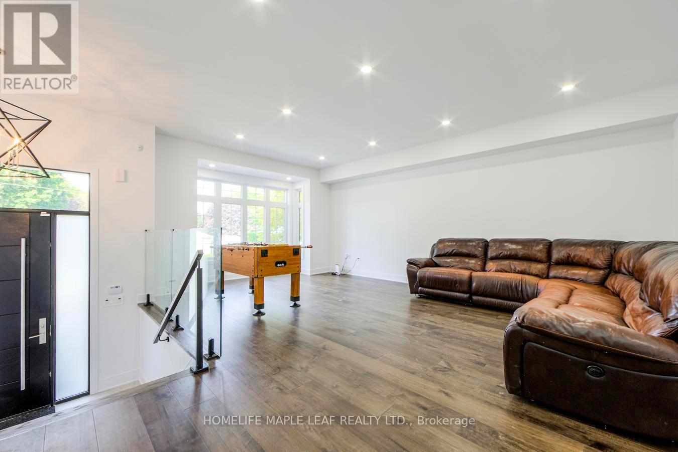 90 Scanlon Avenue, Bradford West Gwillimbury, Ontario  L3Z 1G6 - Photo 6 - N12462731
