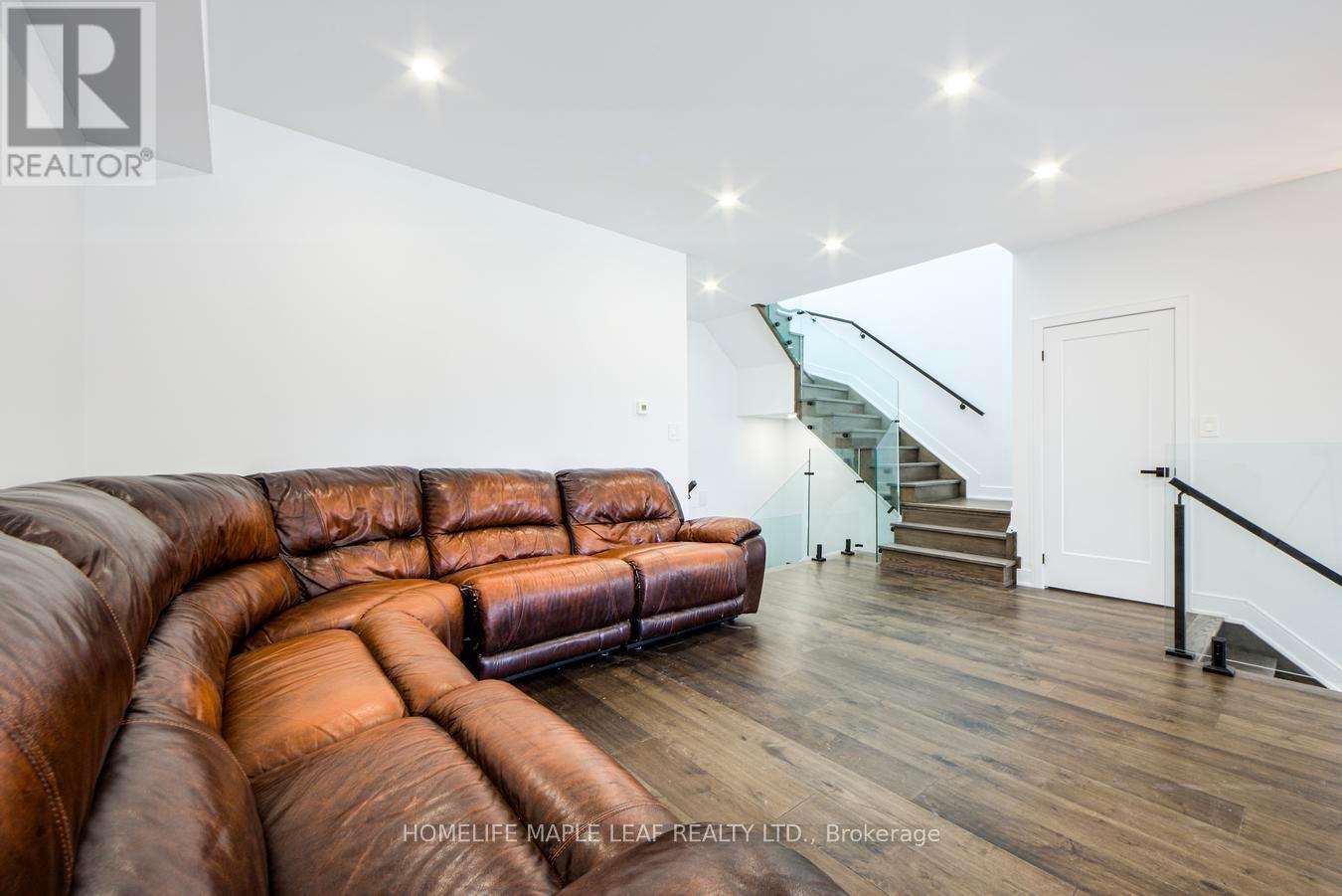 90 Scanlon Avenue, Bradford West Gwillimbury, Ontario  L3Z 1G6 - Photo 8 - N12462731