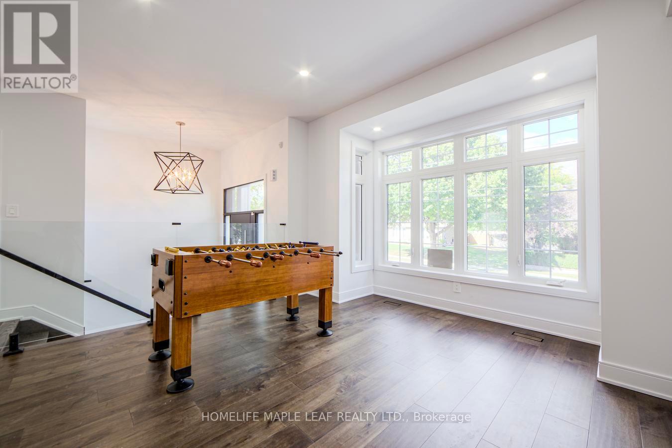 90 Scanlon Avenue, Bradford West Gwillimbury, Ontario  L3Z 1G6 - Photo 9 - N12462731