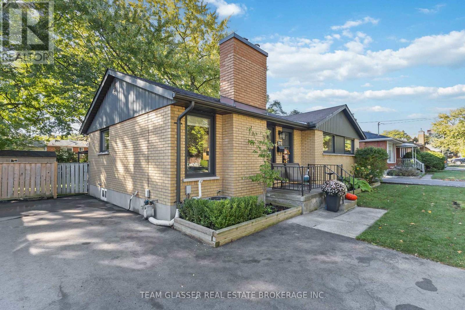 191 Gladman Avenue, London South, Ontario  N6J 1X6 - Photo 4 - X12462789