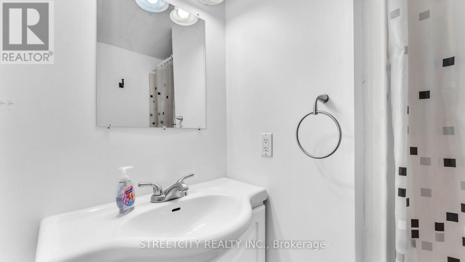 151 Walmer Gardens, London North, Ontario  N6G 4H3 - Photo 27 - X12462866