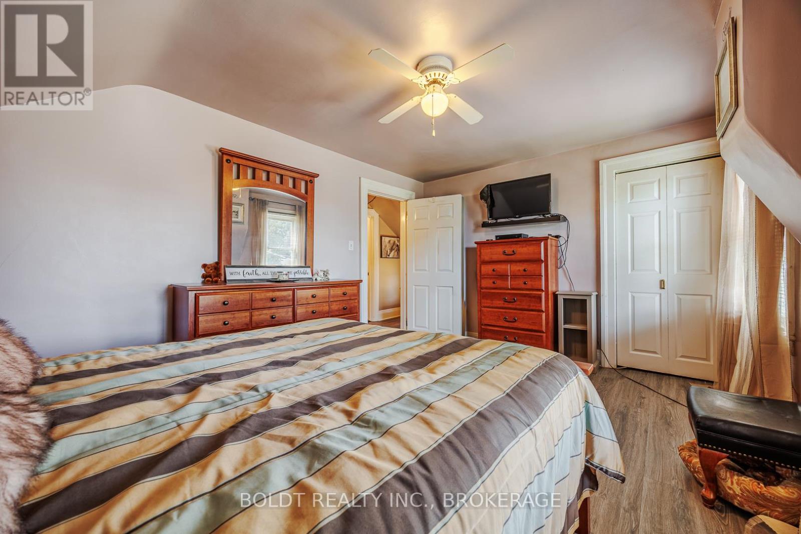 73 Chapel Street N, Thorold, Ontario  L2V 2E5 - Photo 15 - X12454850