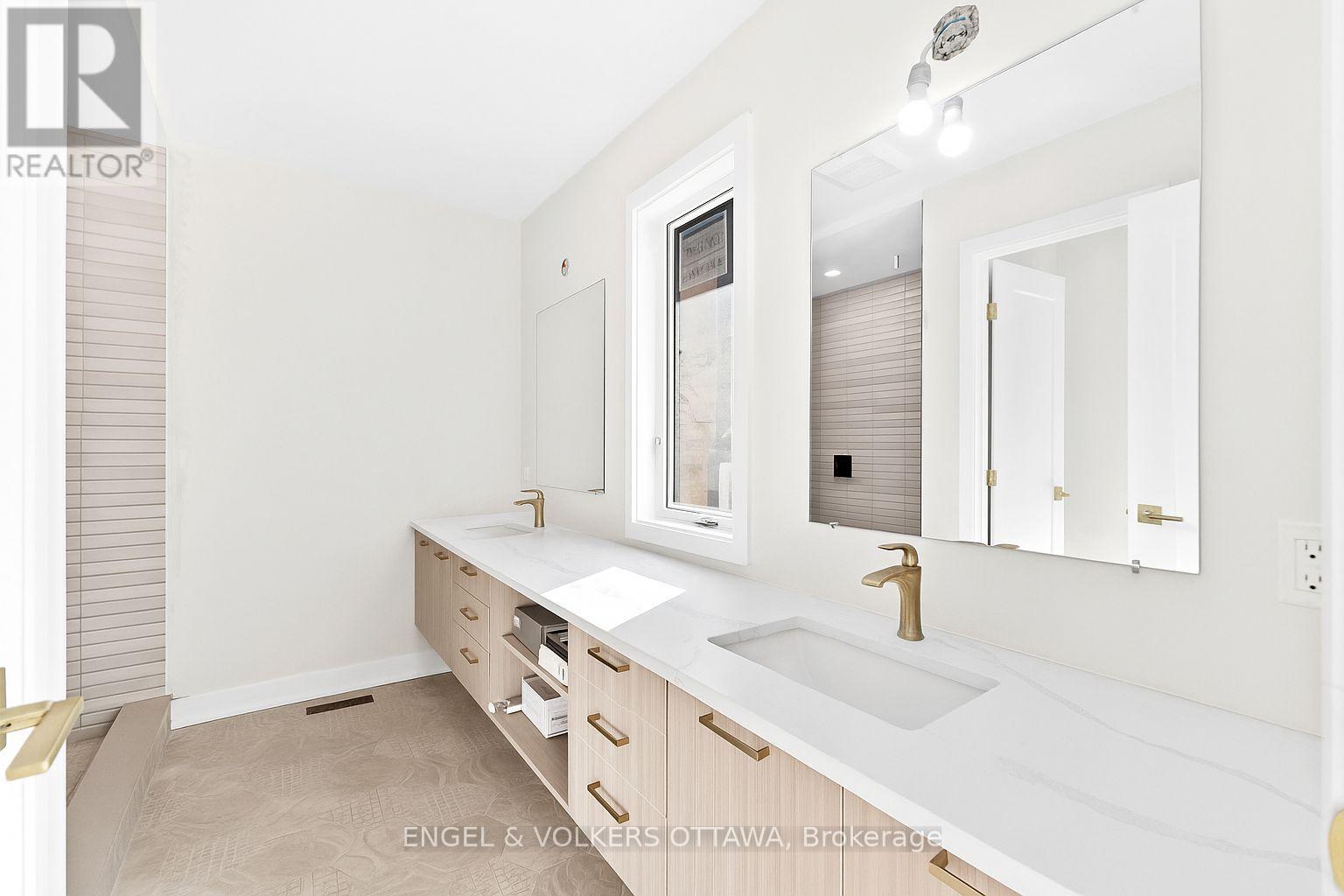 48 Mcnaughton Avenue, Ottawa, Ontario  K1S 0J2 - Photo 20 - X12462778