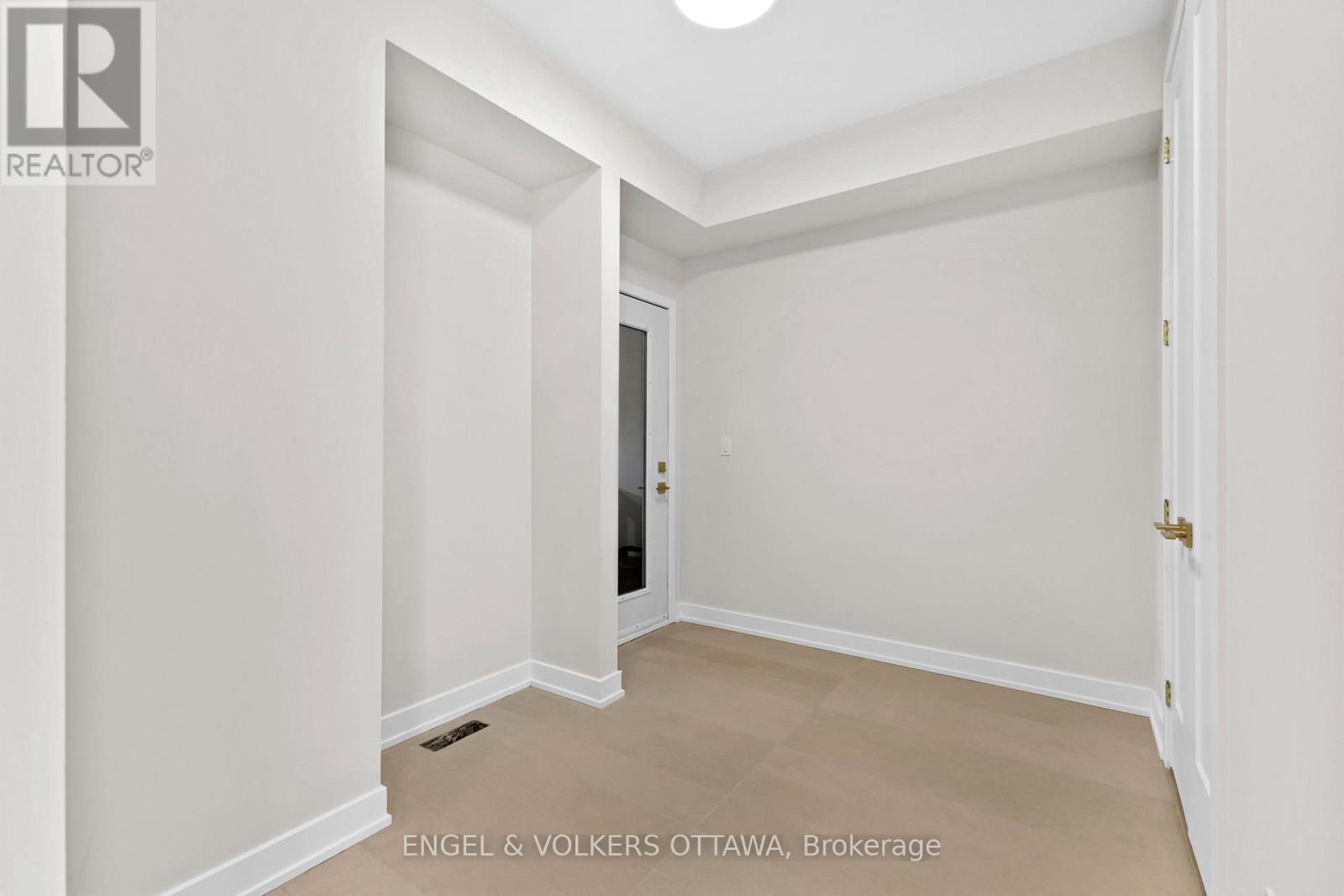 48 Mcnaughton Avenue, Ottawa, Ontario  K1S 0J2 - Photo 3 - X12462778
