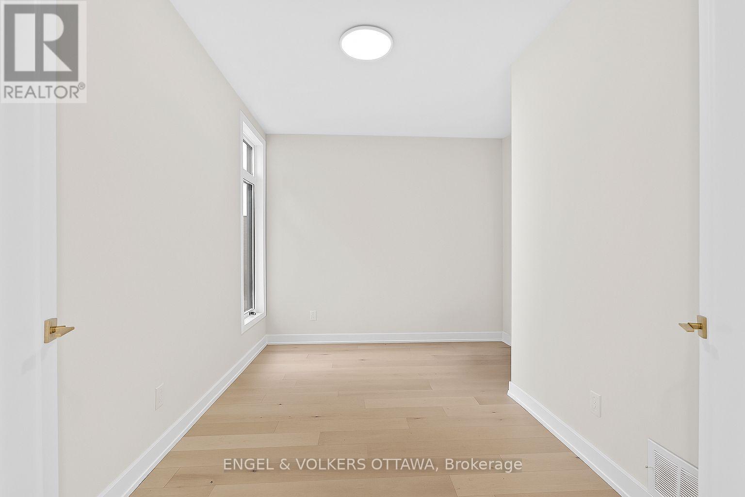 48 Mcnaughton Avenue, Ottawa, Ontario  K1S 0J2 - Photo 4 - X12462778