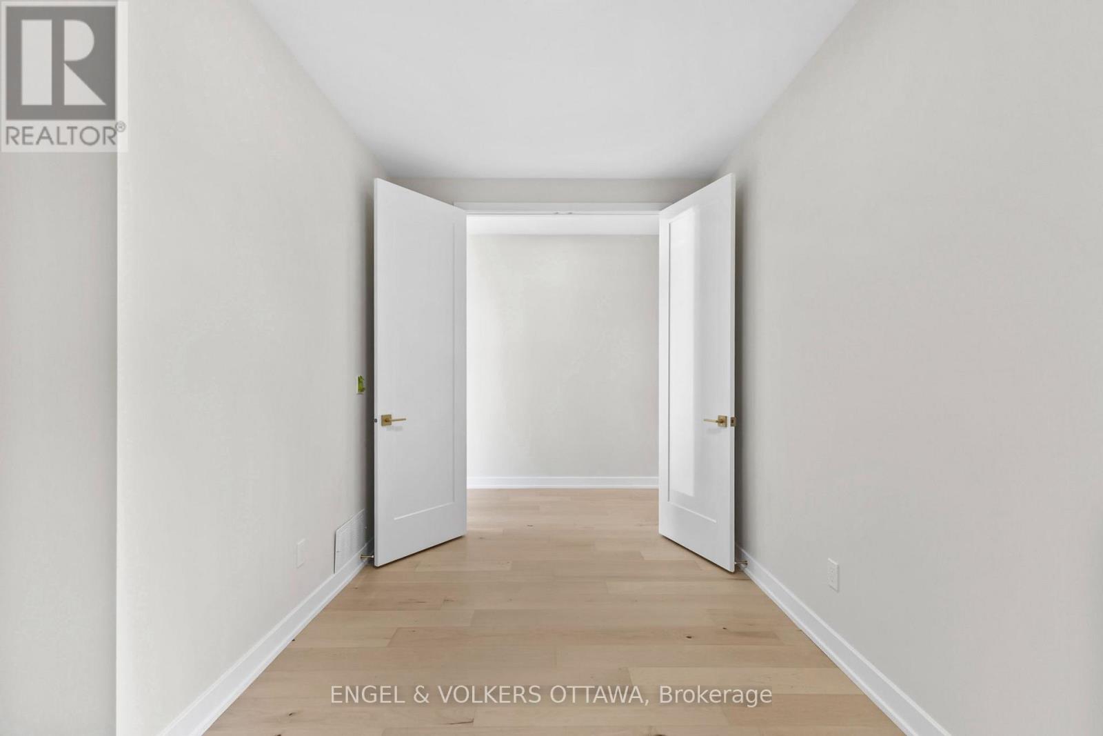 48 Mcnaughton Avenue, Ottawa, Ontario  K1S 0J2 - Photo 5 - X12462778