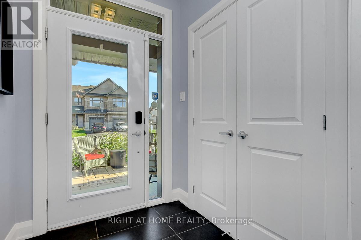 229 Purchase Crescent, Ottawa, Ontario  K2S 2L7 - Photo 4 - X12462788