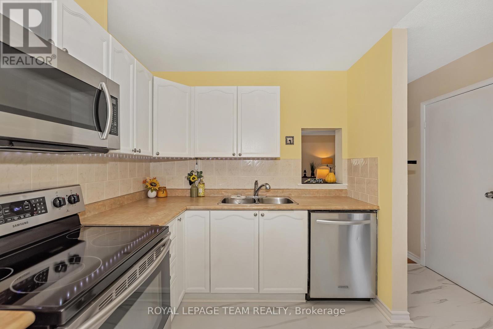 1844 Stonehenge Crescent, Ottawa, Ontario  K1B 4Z9 - Photo 10 - X12462851