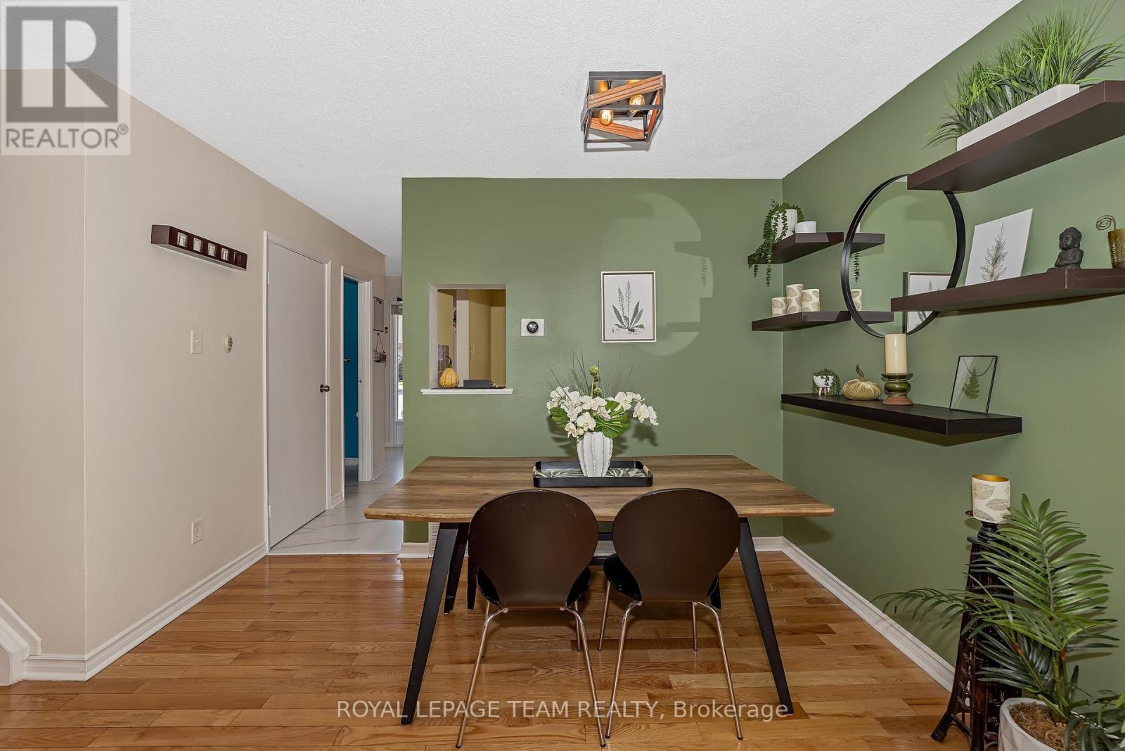 1844 Stonehenge Crescent, Ottawa, Ontario  K1B 4Z9 - Photo 11 - X12462851