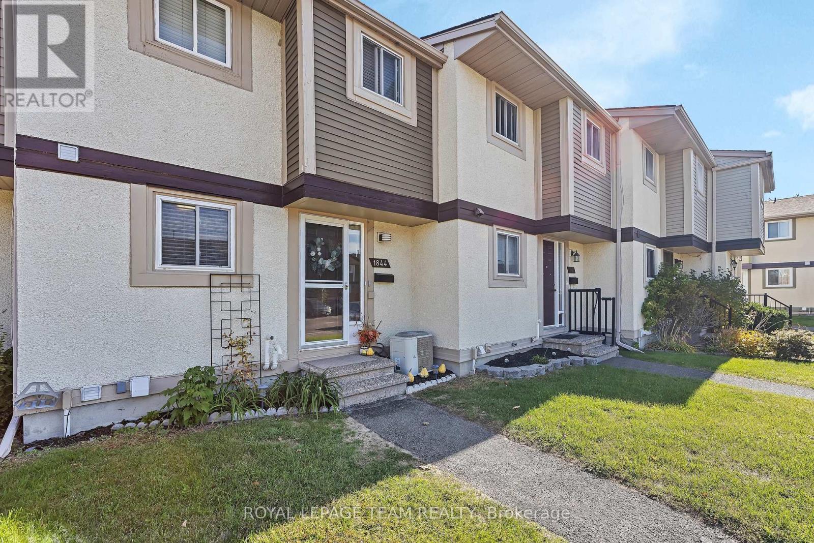 1844 Stonehenge Crescent, Ottawa, Ontario  K1B 4Z9 - Photo 2 - X12462851