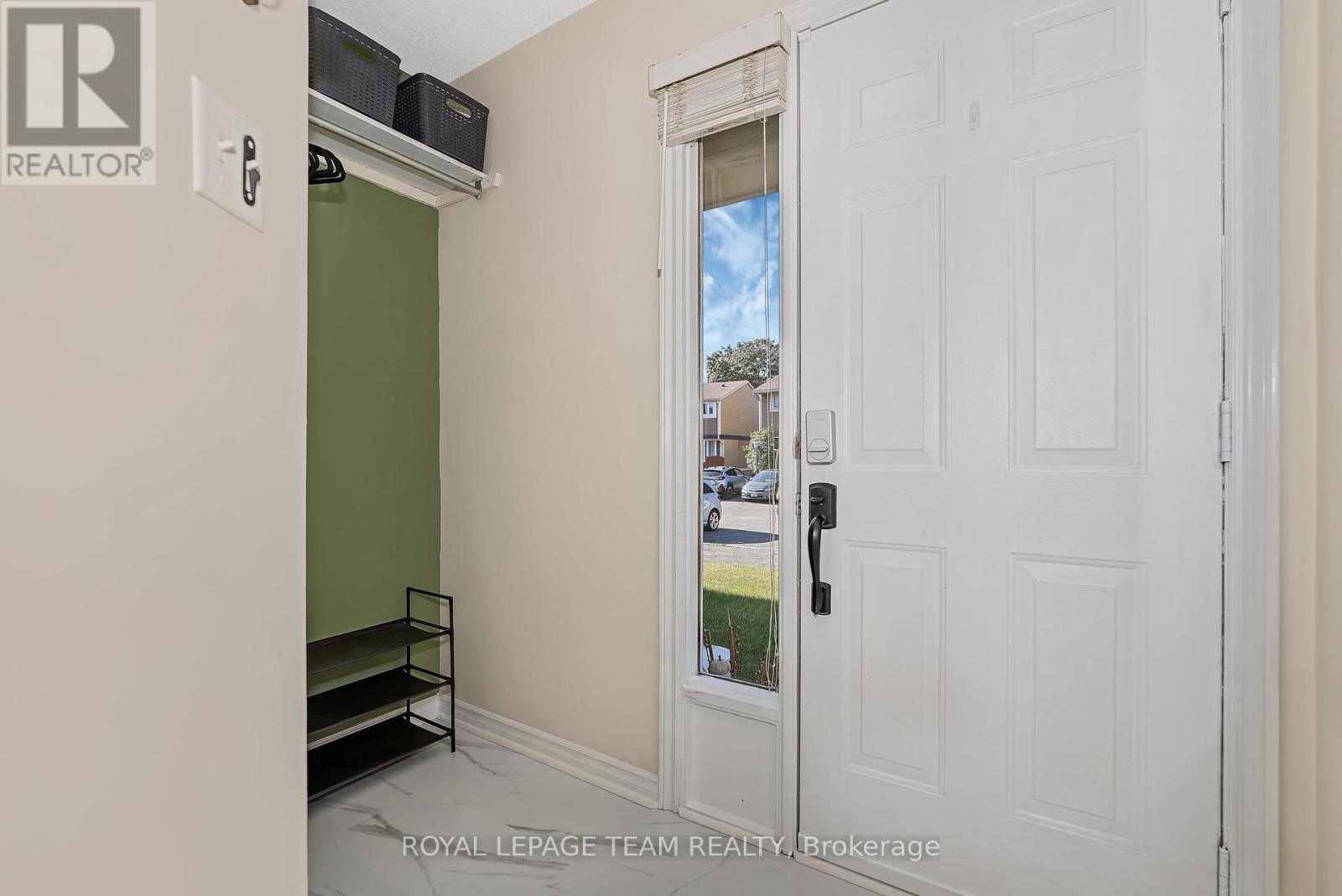 1844 Stonehenge Crescent, Ottawa, Ontario  K1B 4Z9 - Photo 4 - X12462851