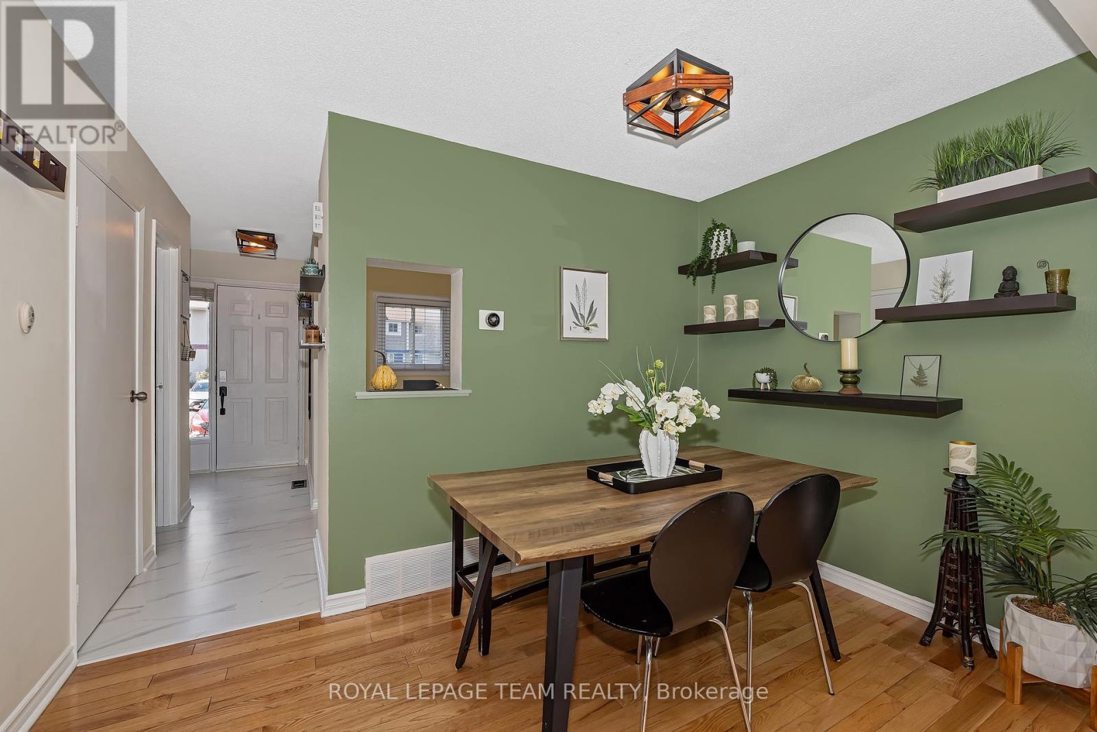 1844 Stonehenge Crescent, Ottawa, Ontario  K1B 4Z9 - Photo 5 - X12462851