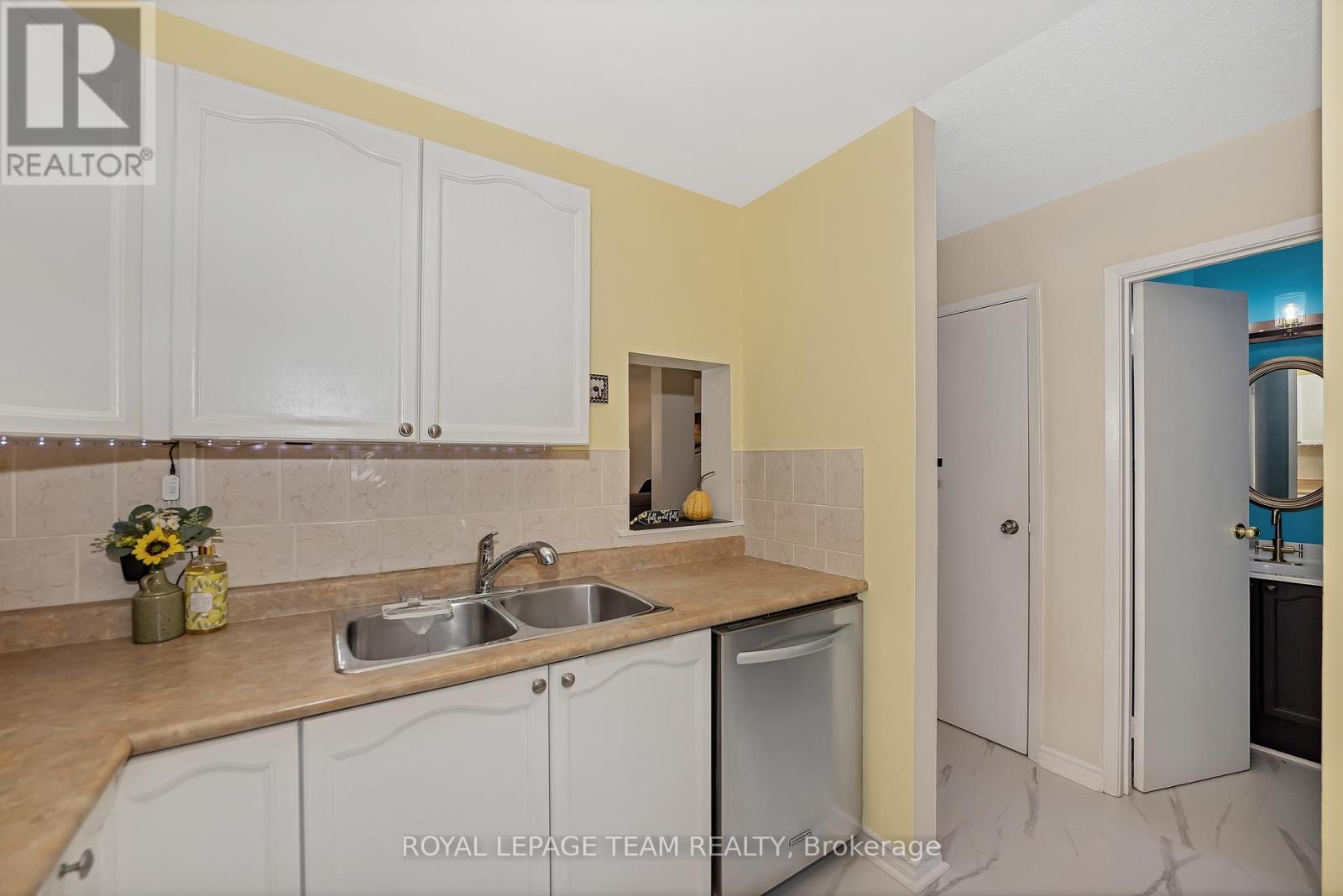 1844 Stonehenge Crescent, Ottawa, Ontario  K1B 4Z9 - Photo 7 - X12462851