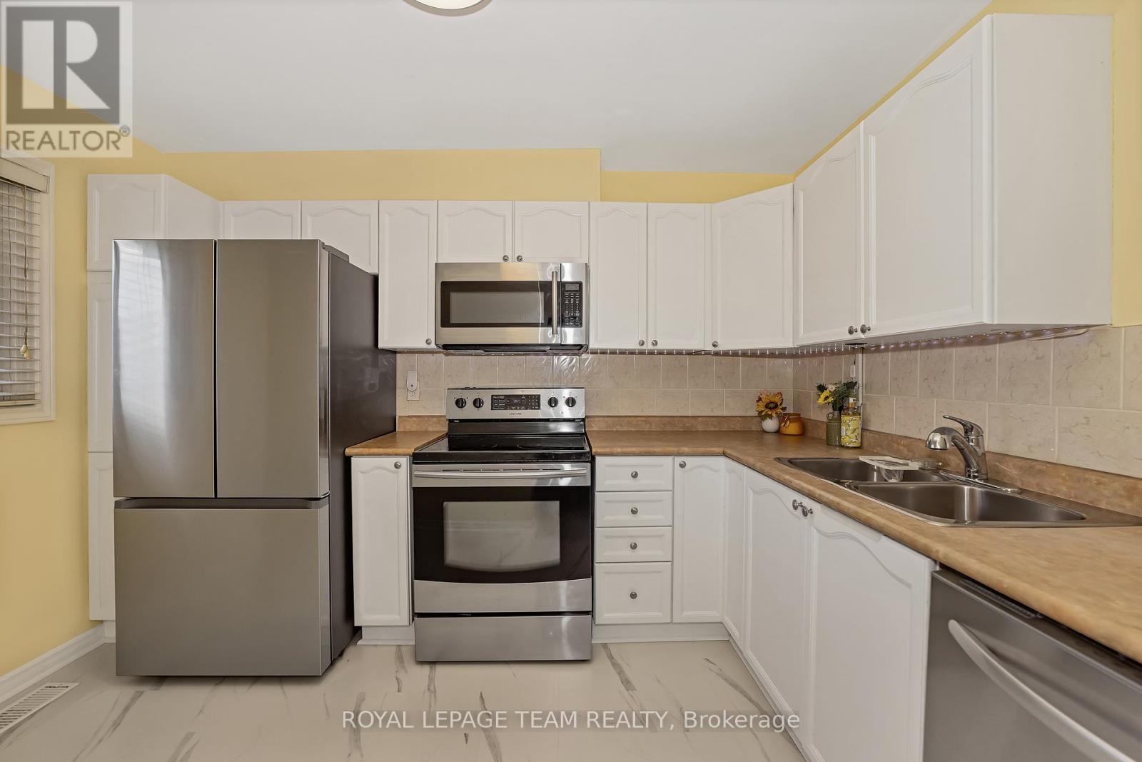 1844 Stonehenge Crescent, Ottawa, Ontario  K1B 4Z9 - Photo 8 - X12462851