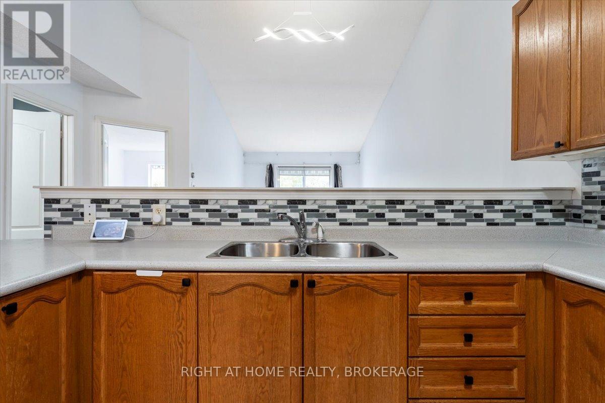 33 Atwood Avenue, Halton Hills, Ontario  L7G 5Z9 - Photo 11 - W12462830