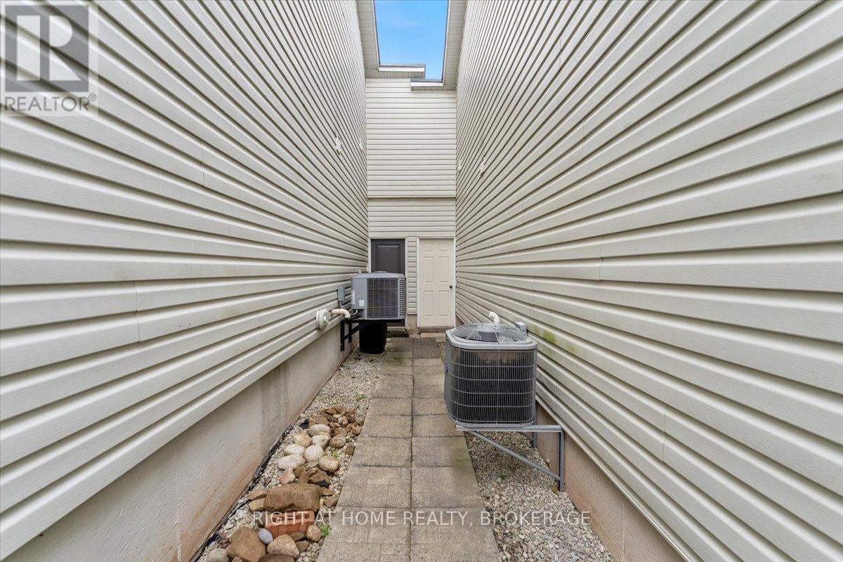 33 Atwood Avenue, Halton Hills, Ontario  L7G 5Z9 - Photo 36 - W12462830