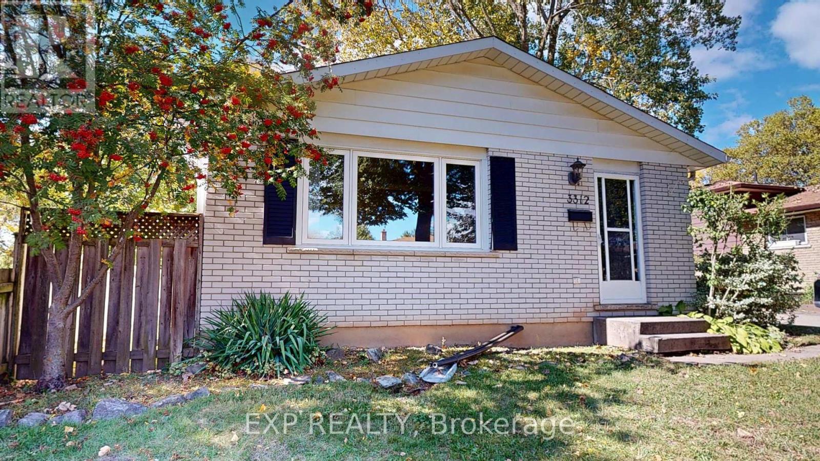 3312 Addison Avenue, Niagara Falls, Ontario  L2J 3L1 - Photo 2 - X12462796