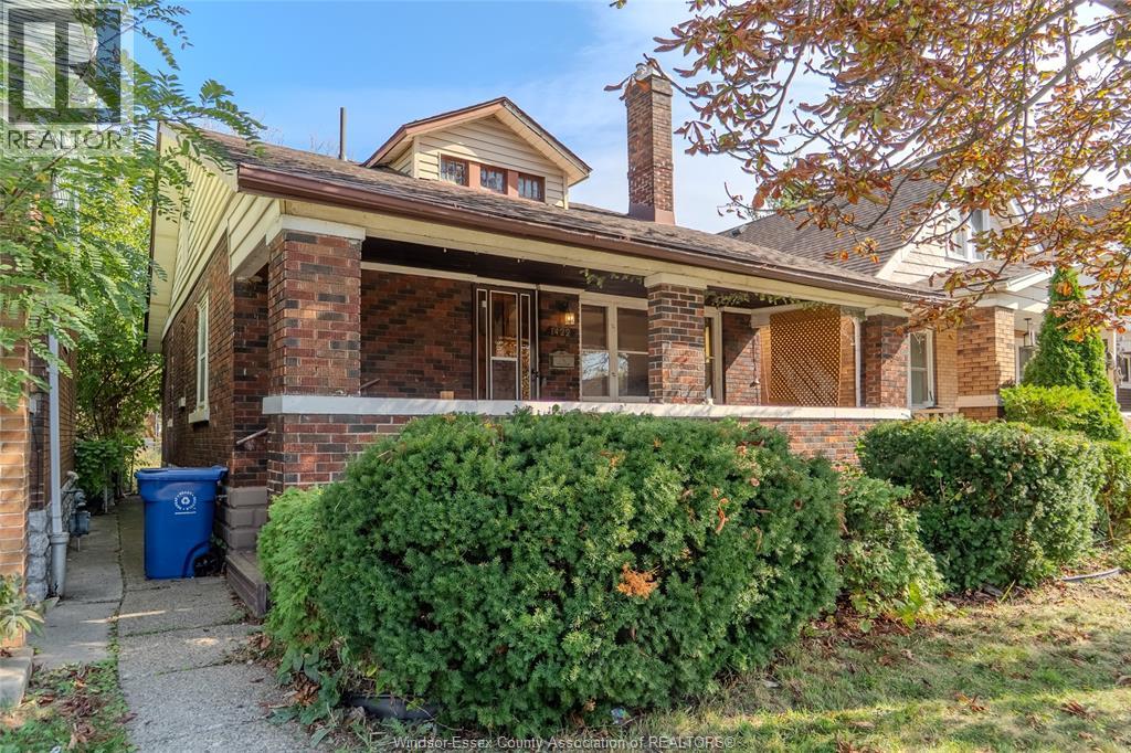 MLS# 25026149: 1422 Elsmere, Windsor, Canada