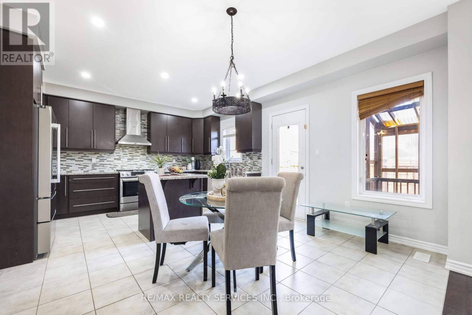21 Magical Road, Brampton, Ontario  L7A 4P8 - Photo 15 - W12462619