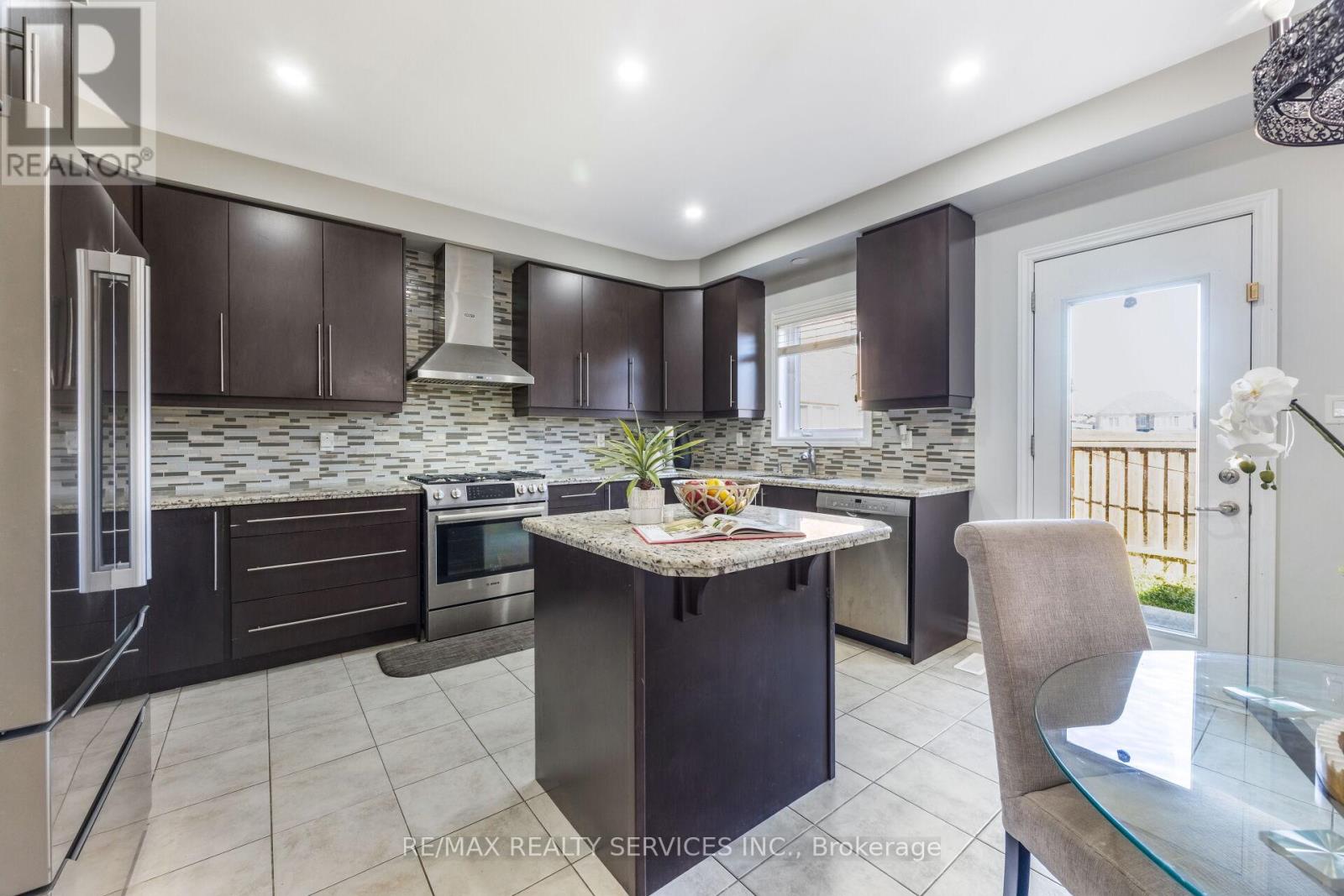 21 Magical Road, Brampton, Ontario  L7A 4P8 - Photo 16 - W12462619