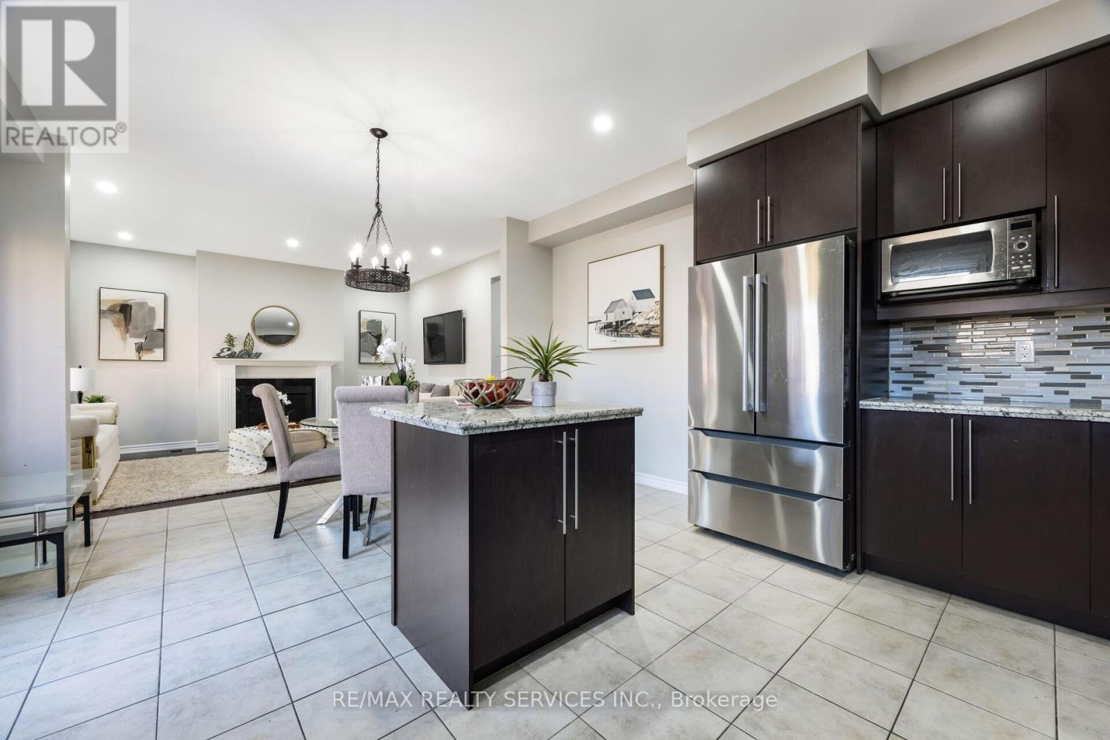 21 Magical Road, Brampton, Ontario  L7A 4P8 - Photo 17 - W12462619
