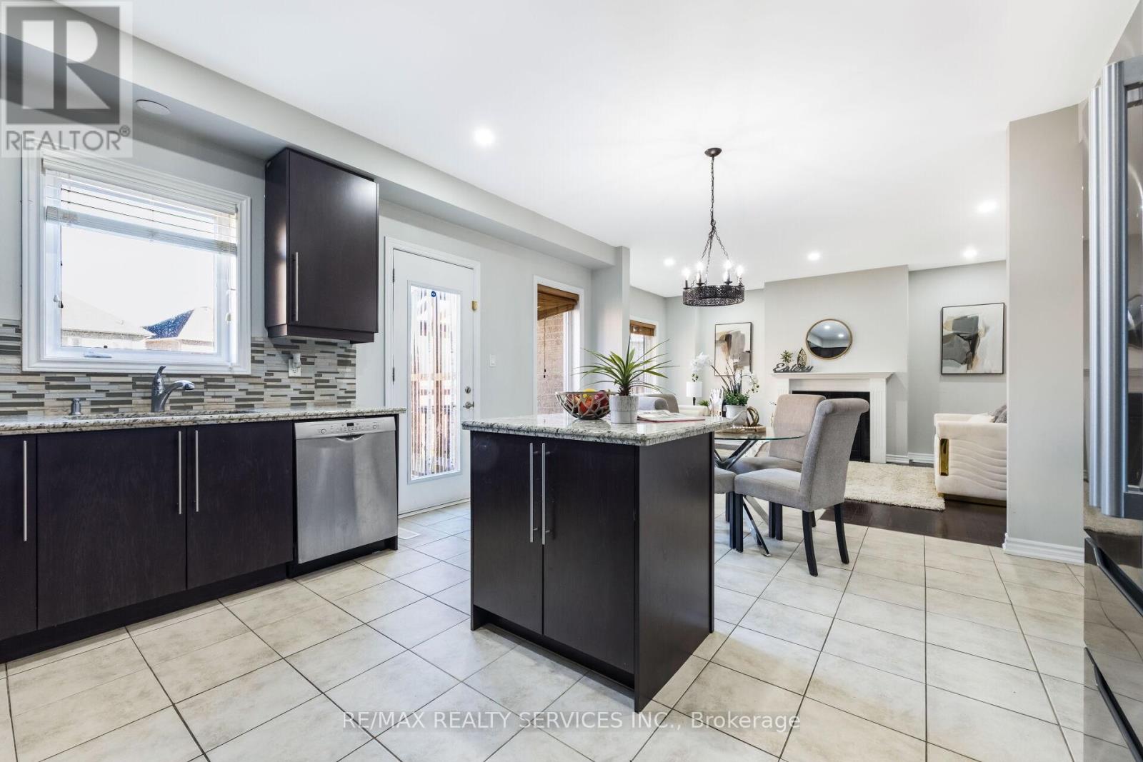 21 Magical Road, Brampton, Ontario  L7A 4P8 - Photo 18 - W12462619