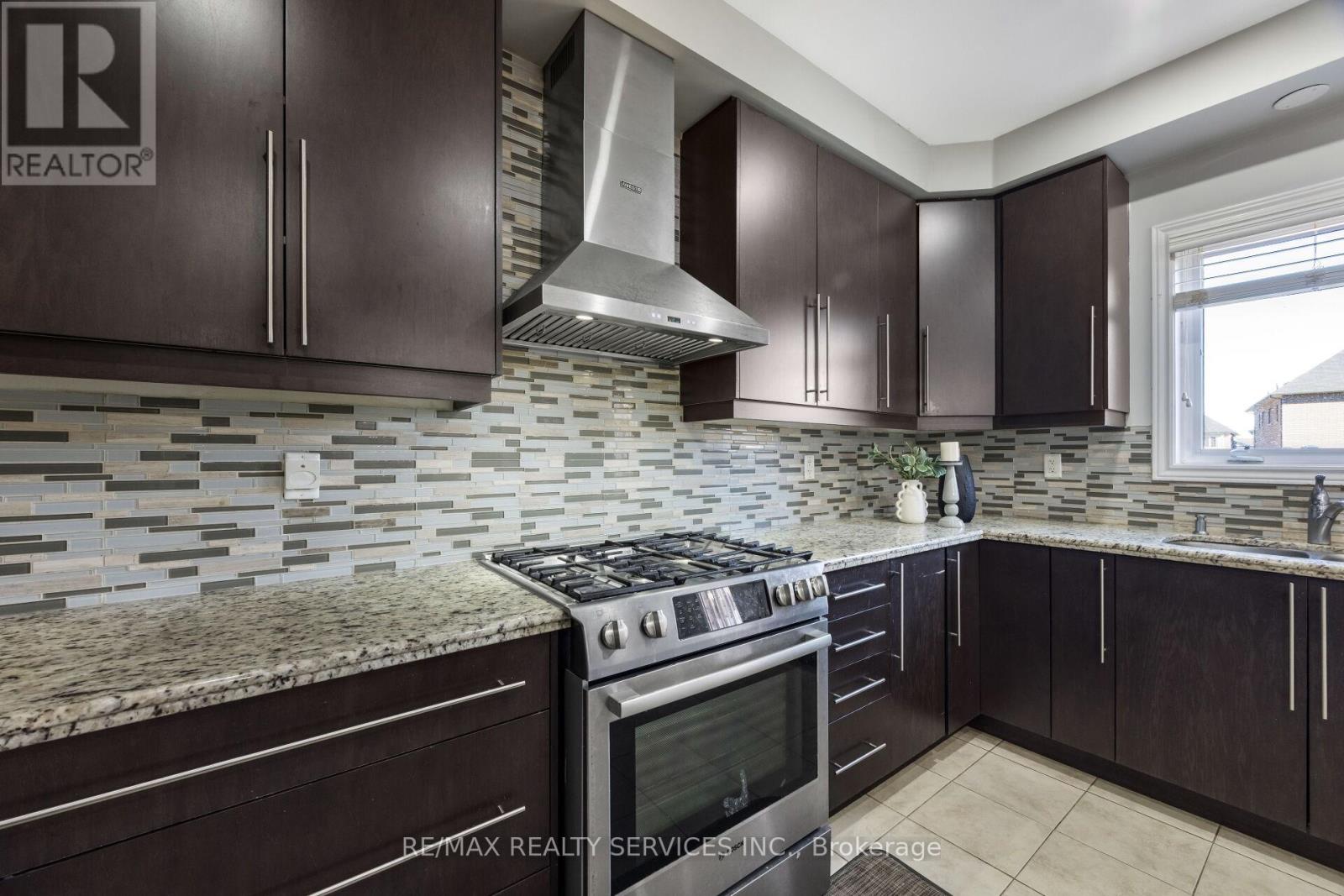 21 Magical Road, Brampton, Ontario  L7A 4P8 - Photo 19 - W12462619