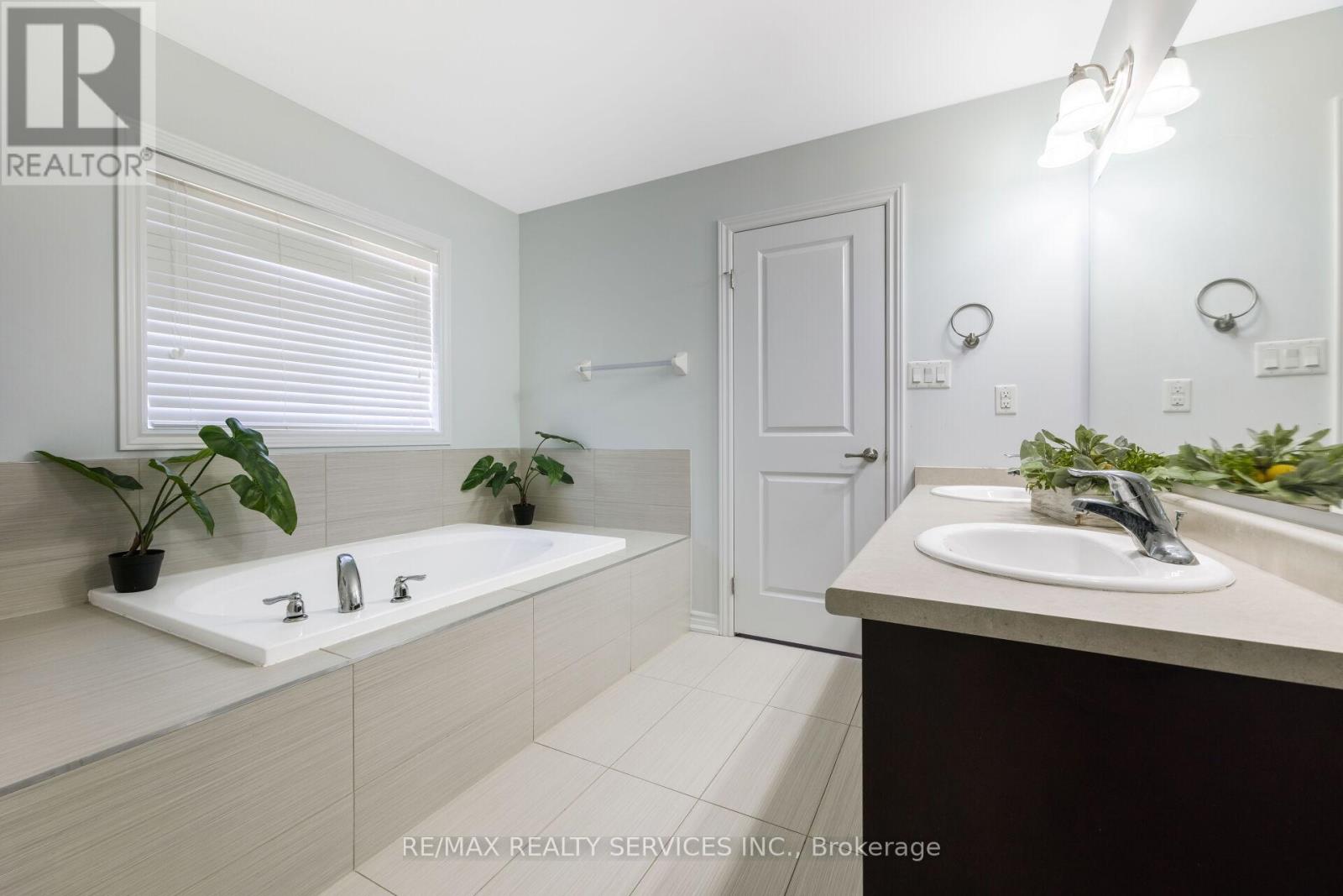 21 Magical Road, Brampton, Ontario  L7A 4P8 - Photo 26 - W12462619