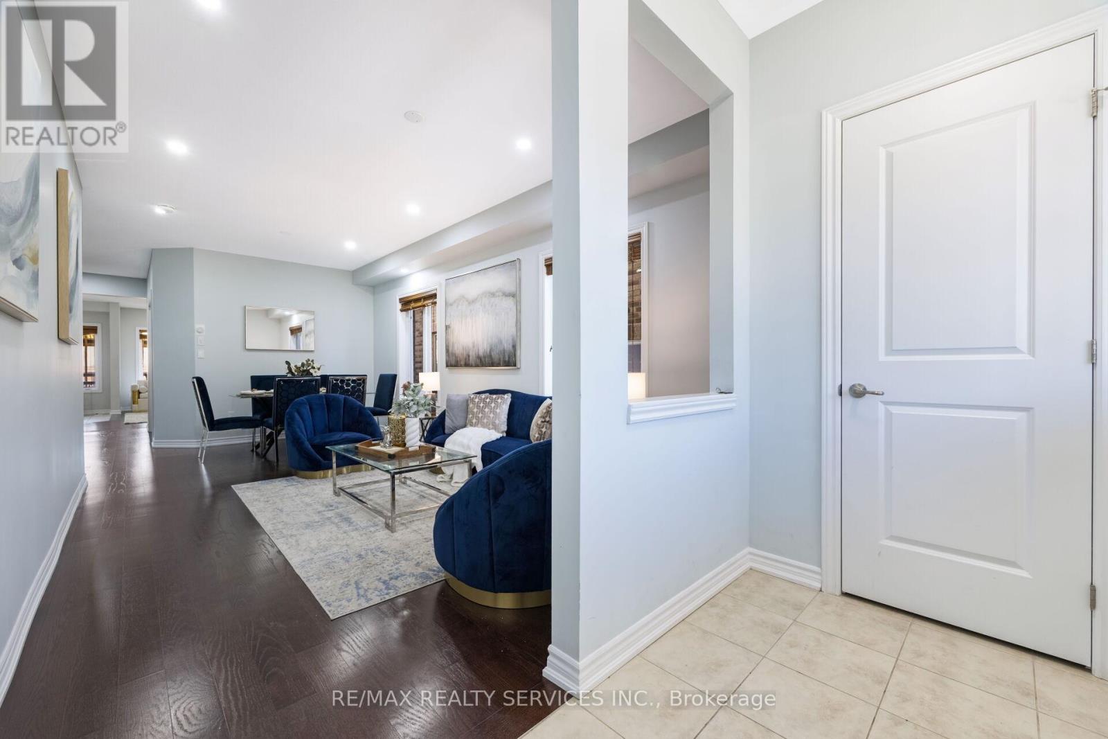 21 Magical Road, Brampton, Ontario  L7A 4P8 - Photo 3 - W12462619