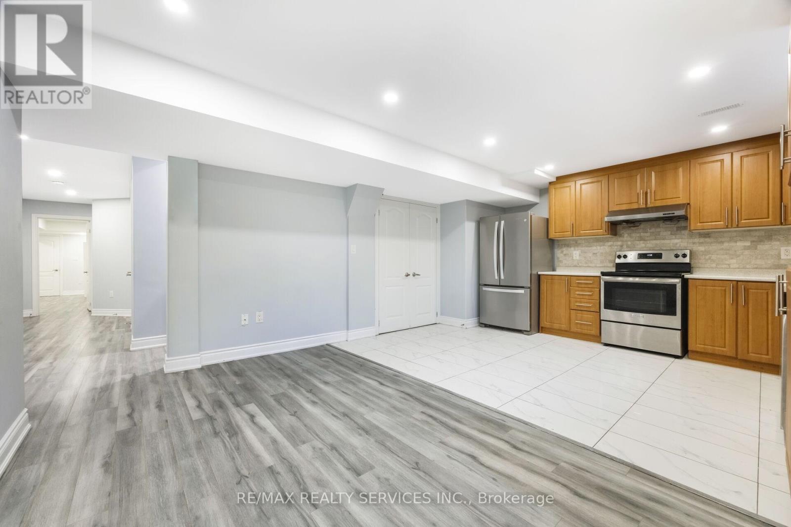 21 Magical Road, Brampton, Ontario  L7A 4P8 - Photo 38 - W12462619