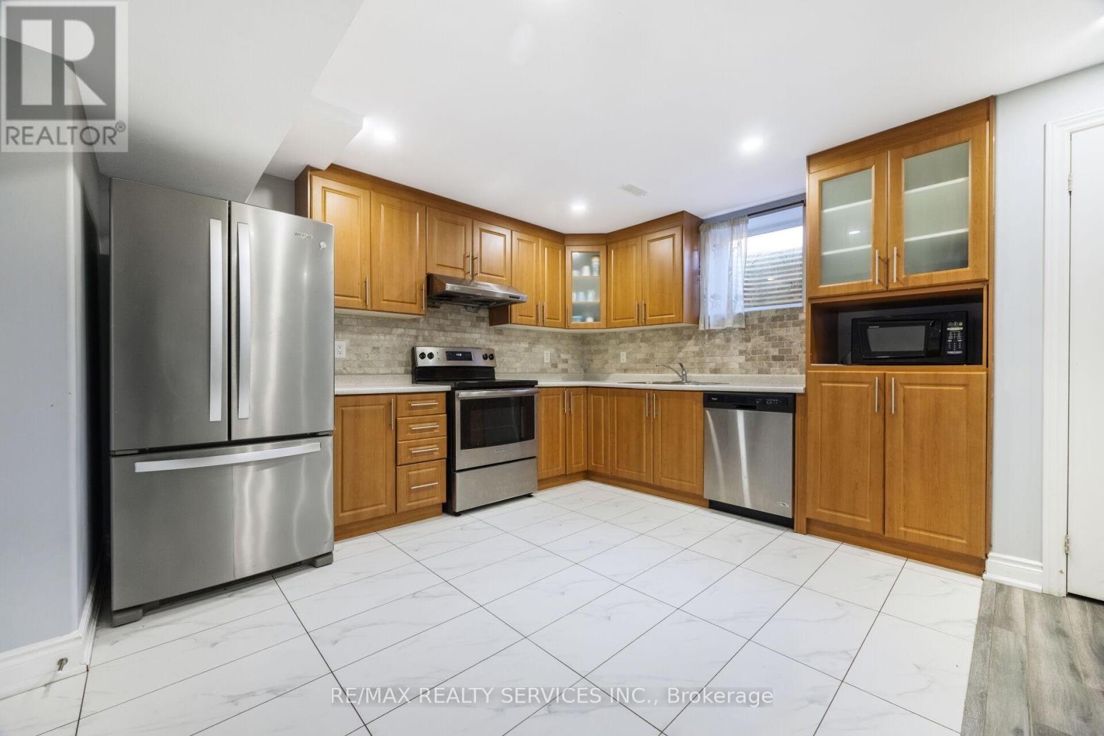 21 Magical Road, Brampton, Ontario  L7A 4P8 - Photo 39 - W12462619
