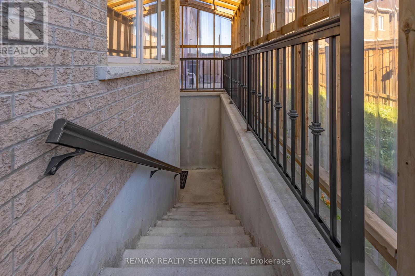 21 Magical Road, Brampton, Ontario  L7A 4P8 - Photo 50 - W12462619