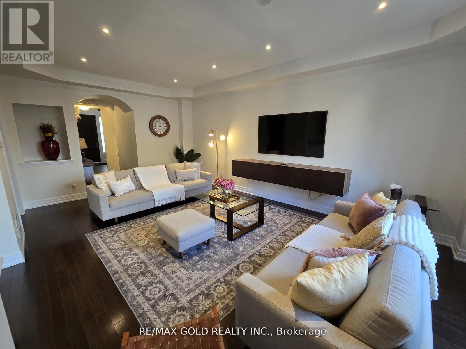 87 Scott Boulevard, Milton, Ontario  L9T 0S3 - Photo 6 - W12462625