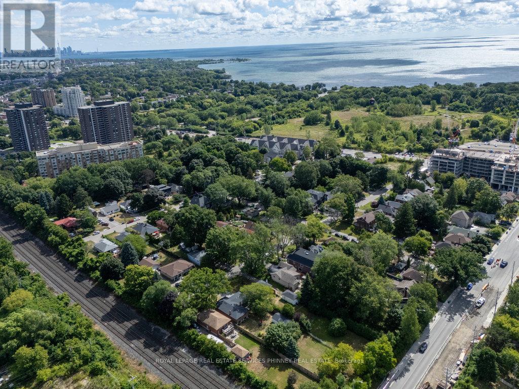1088 Cherriebell Road, Mississauga, Ontario  L5E 2R3 - Photo 4 - W12462648