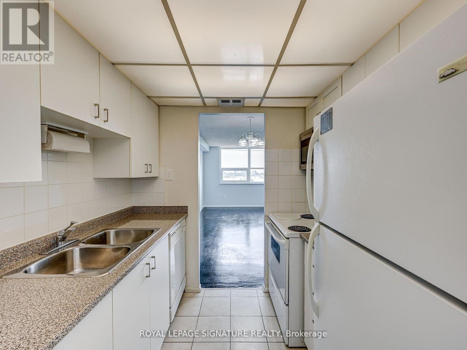 1411 - 4 Lisa Street, Brampton, Ontario  L6T 4B6 - Photo 9 - W12462654