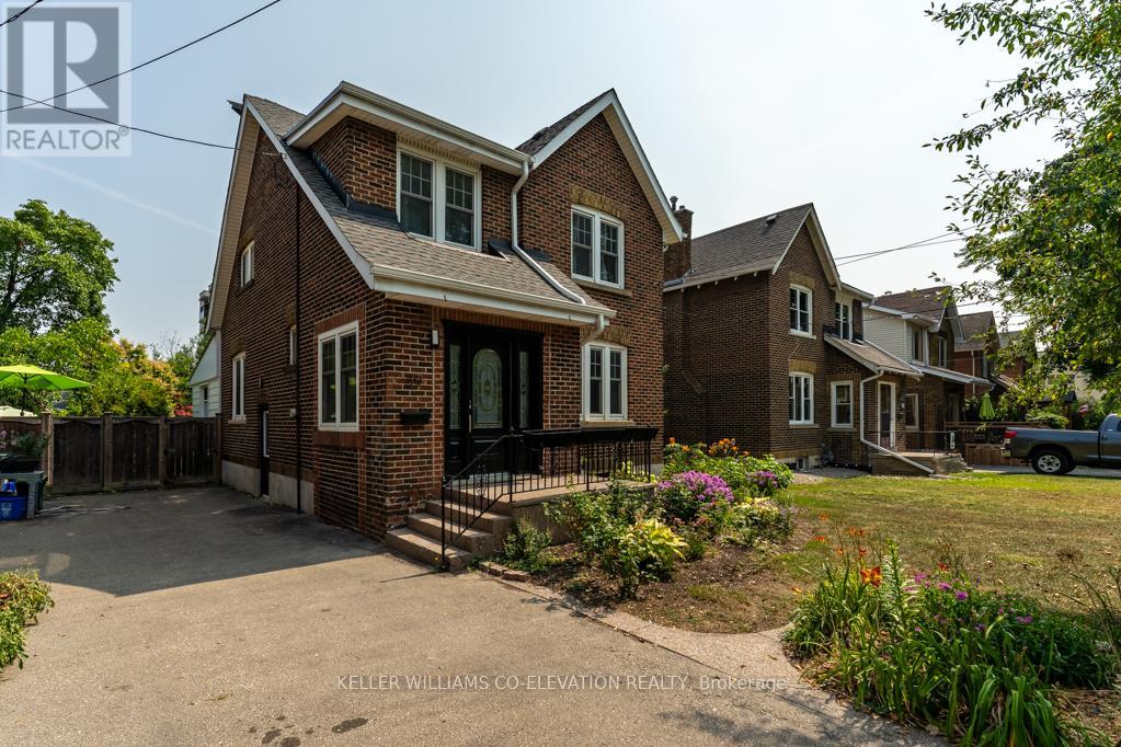 39 Court Street N, Milton, Ontario  L9T 2S2 - Photo 2 - W12462676