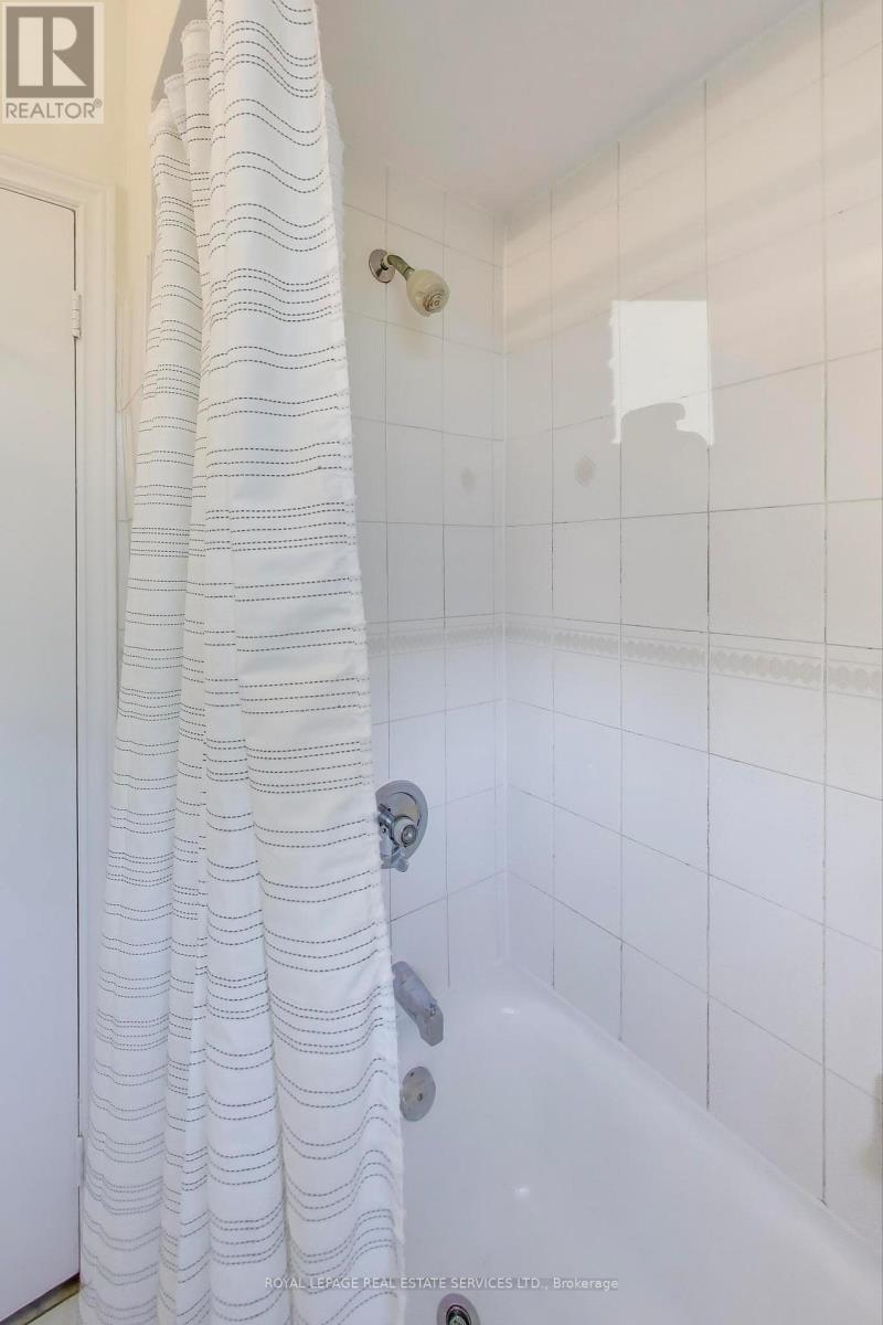 135 Giltspur Drive, Toronto, Ontario  M3L 1M4 - Photo 25 - W12462680