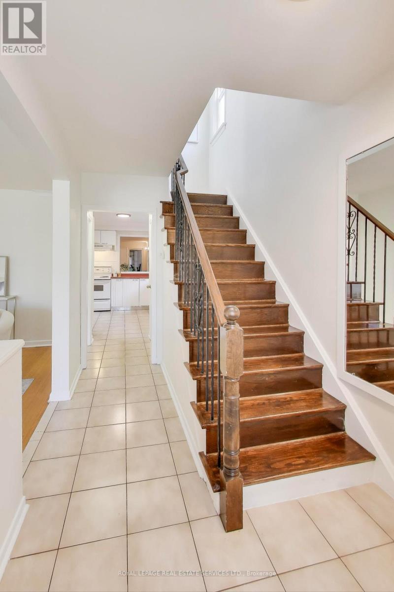 135 Giltspur Drive, Toronto, Ontario  M3L 1M4 - Photo 6 - W12462680