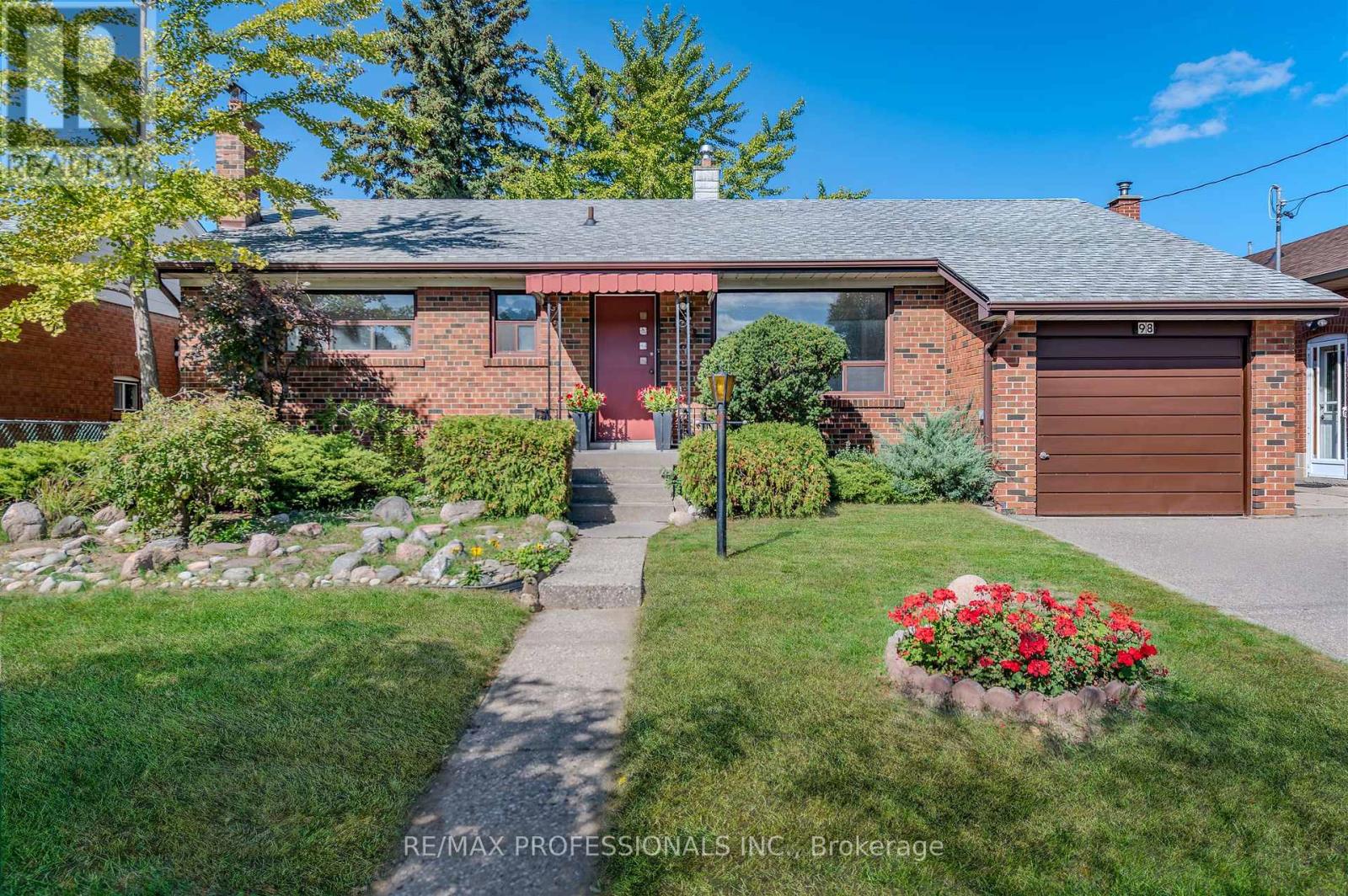 98 AMBLESIDE AVENUE, Toronto, Ontario